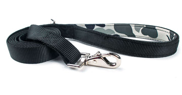 BLACK PADDED HANDLE LEASH featuring a strong black design with a stylish swivel snap and ergonomic neoprene grip.