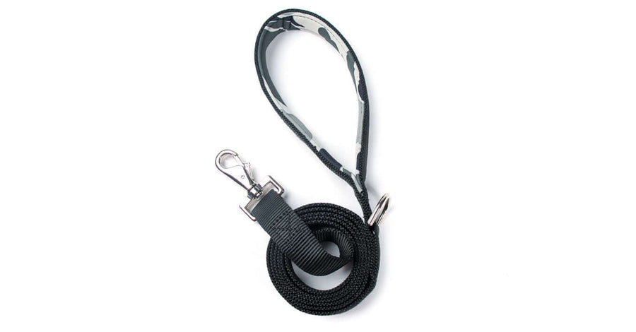 BLACK PADDED HANDLE LEASH featuring a comfortable neoprene grip and durable construction for pet walks.
