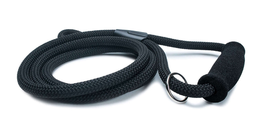 Fetchum Leash In The Bark Knight + Comfort Grip, premium black climbing rope dog leash with comfort handle.