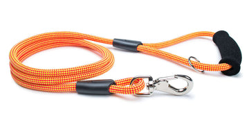 Fetchum Leash In Mango Tango + Comfort Grip, premium climbing rope for long walks with comfort grip handle.