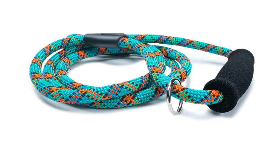 Fetchum Leash In Ocean Mist + Comfort Grip featuring a vibrant ocean-inspired design and secure comfort grip.