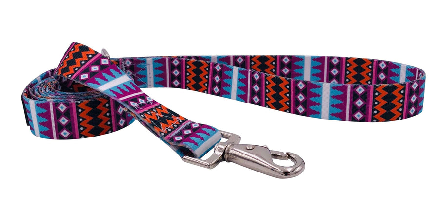 LEILA LEASH with colorful geometric patterns and a stylish swivel snap for a comfortable grip.