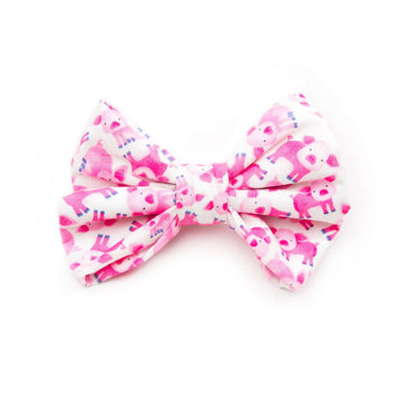 Pink Piglets Bowtie in pink and white fabric featuring adorable piglet patterns for dogs' collars.