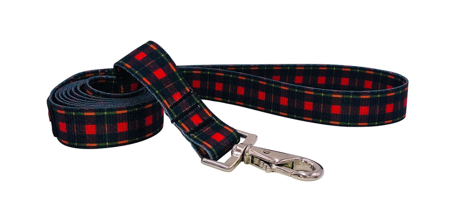 RED PLAID LEASH featuring strong polyester webbing and stylish swivel snap, perfect for walks with your pet.