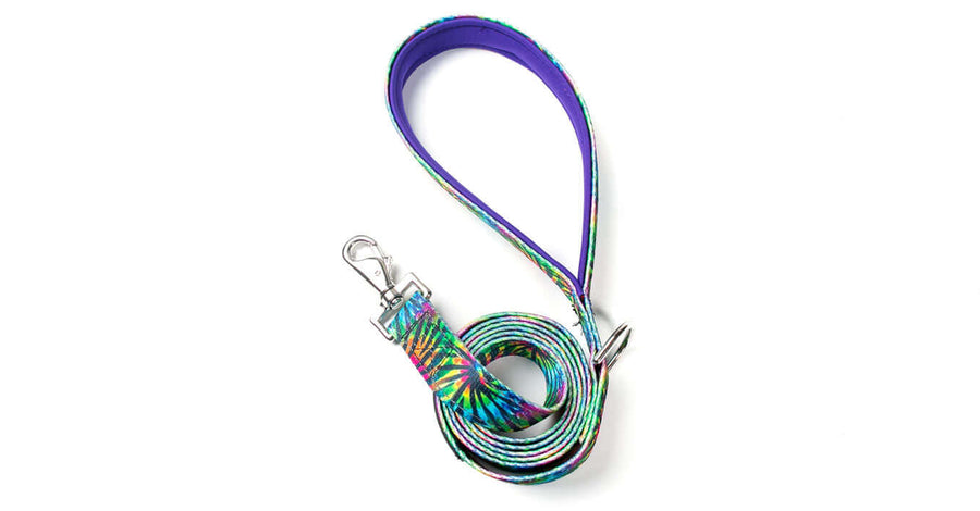 REFLECTIVE TIE DYE PADDED HANDLE LEASH with ergonomic design and vibrant colors for comfort and style.