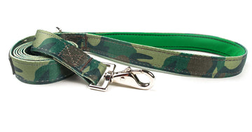 REFLECTIVE WOODLAND CAMO PADDED HANDLE LEASH featuring durable camouflage design and comfortable padding.