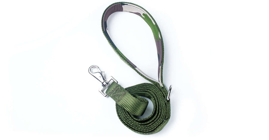 REFLECTIVE WOODLAND CAMO PADDED HANDLE LEASH featuring a durable ergonomic padded handle and strong swivel snap.